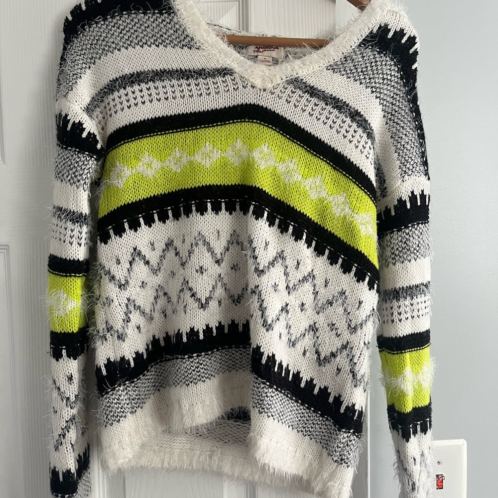 Arizona Jean Company Black, White, and Yellow V-Neck Sweater